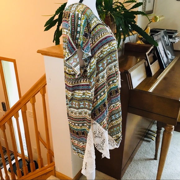 Tunic with Lace Sides by World Unity, Size Large - Picture 3 of 8